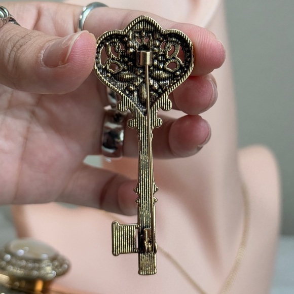 ⚜️ Magical Kéy Vintage Gold Brooch With Zirconia 🔑 💎 - Picture 6 of 6